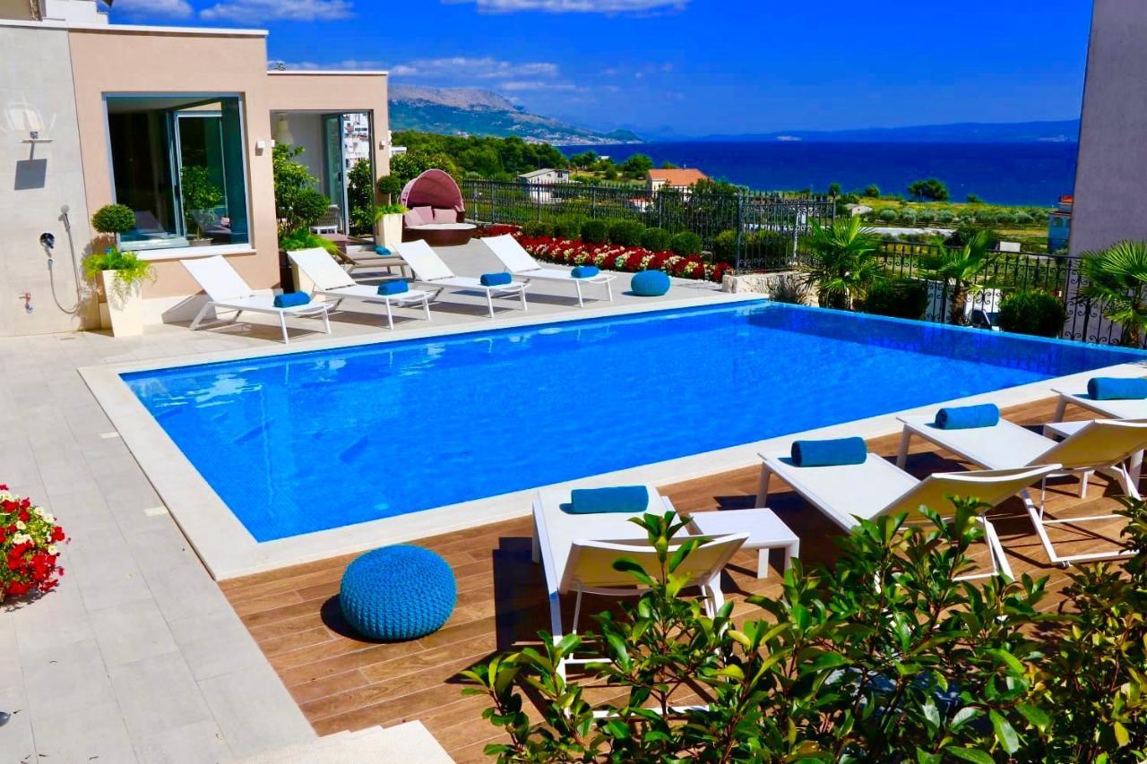 Sea Breeze Apartment *